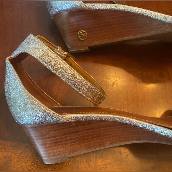 Tory Burch Savannah Wedge - Picture 3 of 5